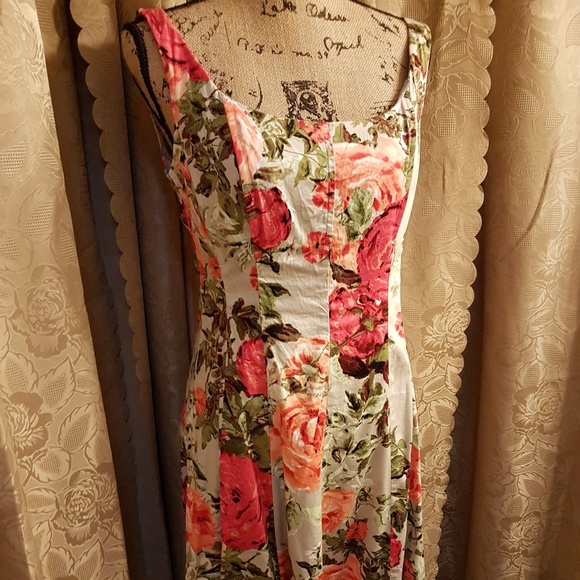 Jones Studio Dresses & Skirts - Floral  Fit n Flare Dress
